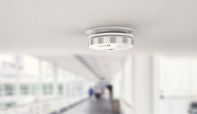smoke detector on ceiling